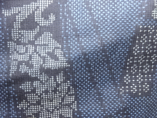 アンティーク　短冊に花模様織り出し本場泥大島紬着物(5マルキ)